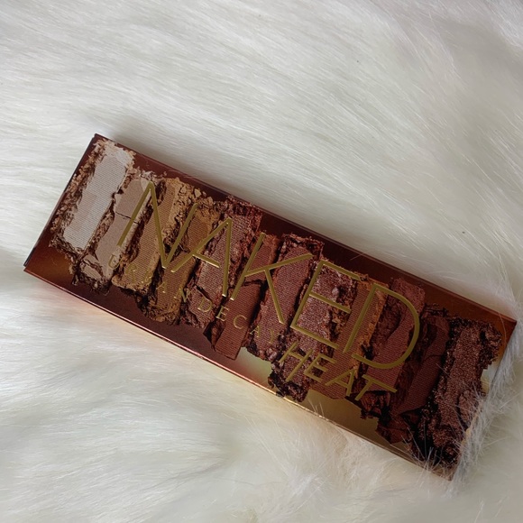🆕 Urban Decay Naked Heat Eyeshadow Palette